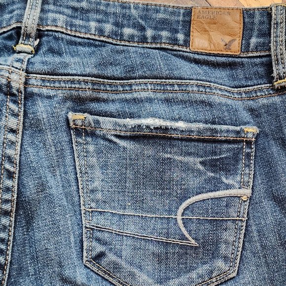 American Eagle Outfitters Medium Wash Straight Leg Jeans Size 4 - Picture 15 of 16